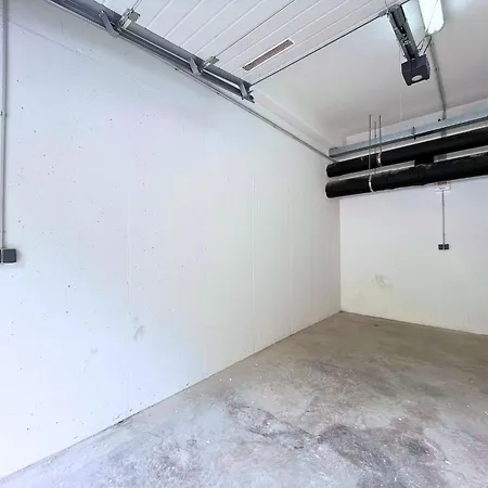 Zen With Private Garage