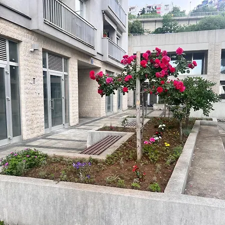 Zen With Private Garage Apartment