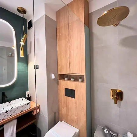 Zen With Private Garage Apartment *