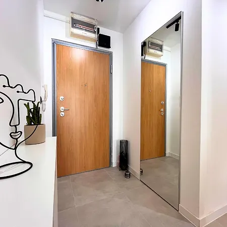 Zen With Private Garage