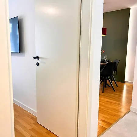 Zen With Private Garage