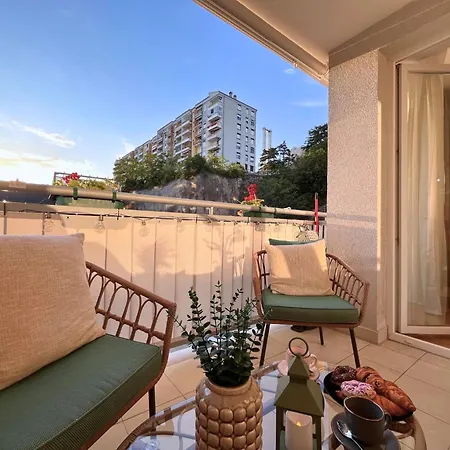 Zen With Private Garage Apartment