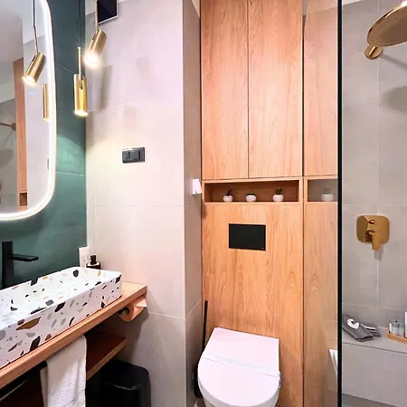 Zen With Private Garage Apartment *