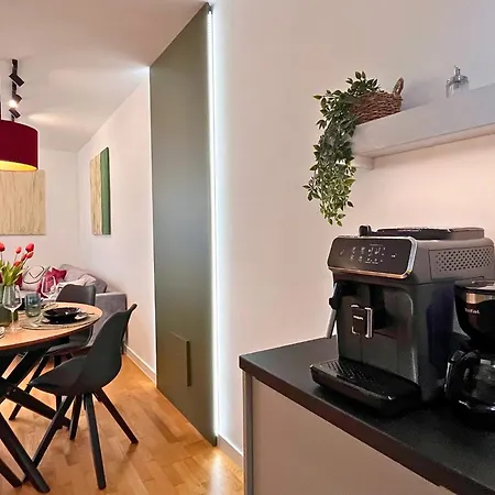 Zen With Private Garage