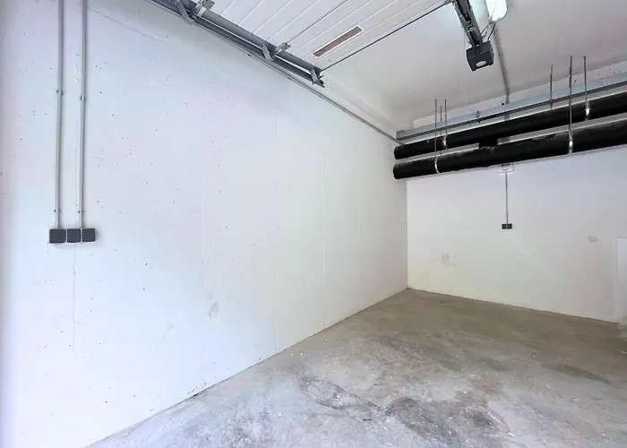 Zen With Private Garage