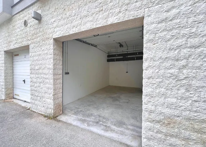 Zen With Private Garage Apartman