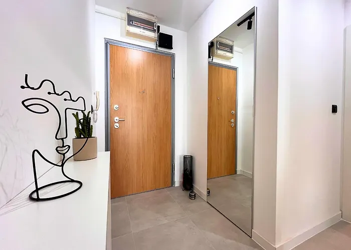 Zen With Private Garage